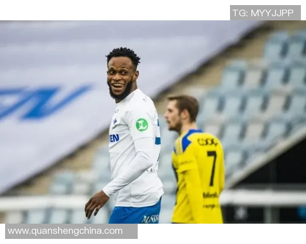 街头采访足球明星揭秘他们的训练生活与比赛心态