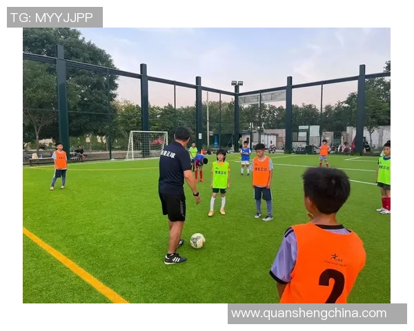 江宁足球少儿培养计划助力青少年成长与团队精神提升